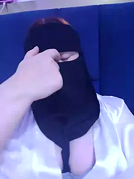 Snapshot of _Douna_-_ chatting on 09/19/25, 11:20 Douna - online show from 09/19/25, 11:20