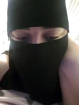 Snapshot of _Douna_-_ chatting on 10/02/25, 05:33 Douna - online show from 10/02/25, 05:33