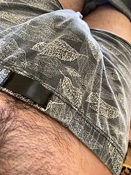 Snapshot of MuzzyFacing chatting on 04/15/26, 12:10 MuzzyFacing online show from 04/15/26, 12:10