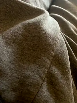 Snapshot of MuzzyFacing chatting on 11/26/25, 10:26 MuzzyFacing online show from 11/26/25, 10:26