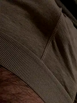 Snapshot of MuzzyFacing chatting on 11/27/25, 10:21 MuzzyFacing online show from 11/27/25, 10:21