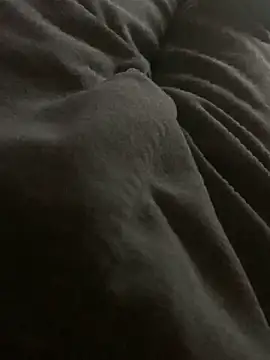 Snapshot of MuzzyFacing chatting on 11/29/25, 12:49 MuzzyFacing online show from 11/29/25, 12:49