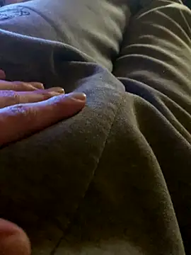 Snapshot of MuzzyFacing chatting on 11/30/25, 09:21 MuzzyFacing online show from 11/30/25, 09:21