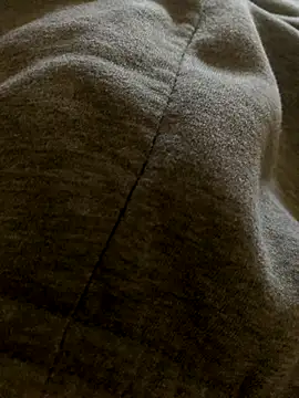 Snapshot of MuzzyFacing chatting on 11/23/25, 12:04 MuzzyFacing online show from 11/23/25, 12:04