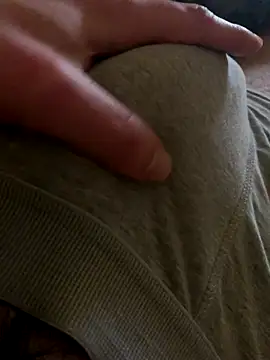 Snapshot of MuzzyFacing chatting on 11/25/25, 11:43 MuzzyFacing online show from 11/25/25, 11:43