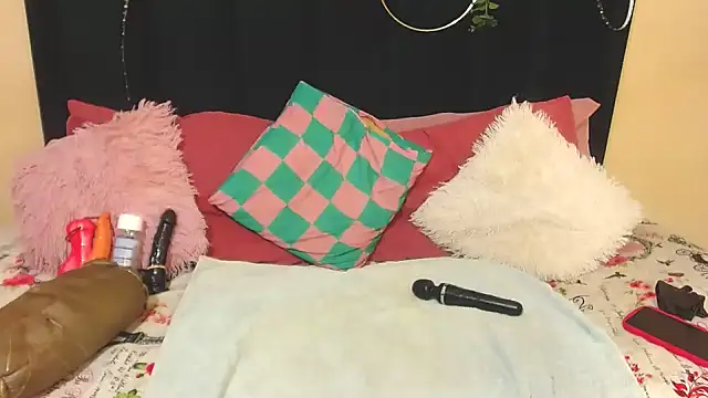 Snapshot of AmazingDarkDoll chatting on 12/15/25, 06:47 AmazingDarkDoll online show from 12/15/25, 06:47