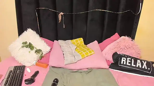 Snapshot of AmazingDarkDoll chatting on 02/23/26, 01:51 AmazingDarkDoll online show from 02/23/26, 01:51