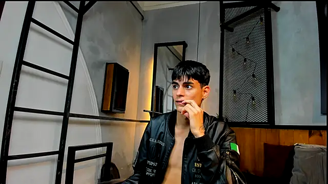 Snapshot of Dani_mc1 chatting on 11/26/25, 11:32 Dani mc1 online show from 11/26/25, 11:32