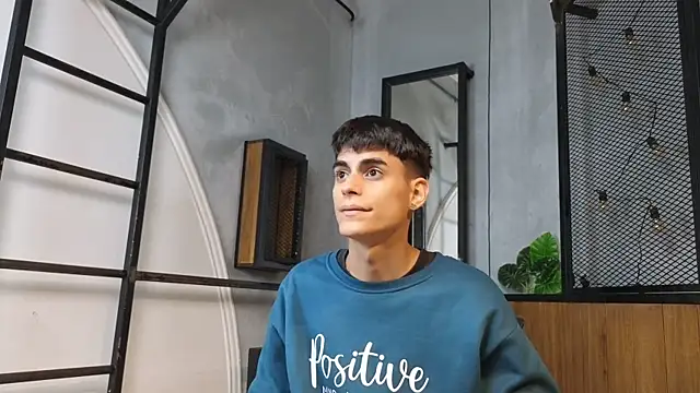 Snapshot of Dani_mc1 chatting on 12/14/25, 11:49 Dani mc1 online show from 12/14/25, 11:49