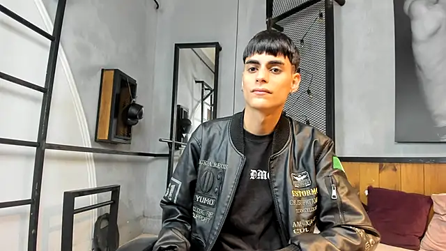 Snapshot of Dani_mc1 chatting on 11/07/25, 11:48 Dani mc1 online show from 11/07/25, 11:48