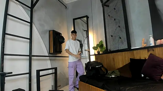 Snapshot of Dani_mc1 chatting on 10/24/25, 11:31 Dani mc1 online show from 10/24/25, 11:31