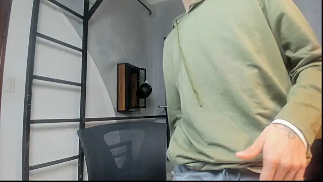 Snapshot of Dani_mc1 chatting on 11/12/25, 11:36 Dani mc1 online show from 11/12/25, 11:36