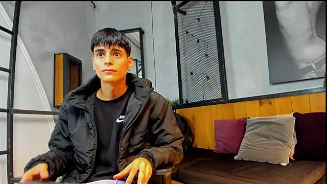 Snapshot of Dani_mc1 chatting on 11/28/25, 11:43 Dani mc1 online show from 11/28/25, 11:43