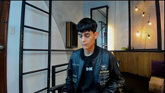 Snapshot of Dani_mc1 chatting on 11/24/25, 11:32 Dani mc1 online show from 11/24/25, 11:32