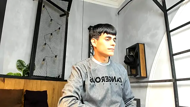 Snapshot of Dani_mc1 chatting on 10/23/25, 11:31 Dani mc1 online show from 10/23/25, 11:31