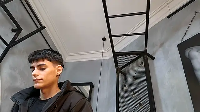 Snapshot of Dani_mc1 chatting on 12/15/25, 11:38 Dani mc1 online show from 12/15/25, 11:38