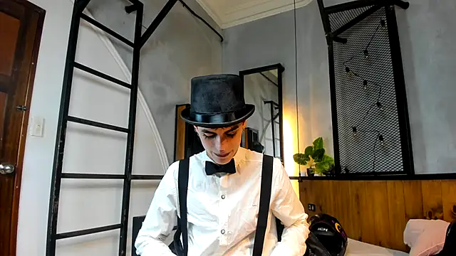 Snapshot of Dani_mc1 chatting on 10/31/25, 11:51 Dani mc1 online show from 10/31/25, 11:51