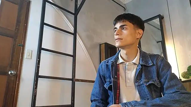 Snapshot of Dani_mc1 chatting on 12/16/25, 11:25 Dani mc1 online show from 12/16/25, 11:25