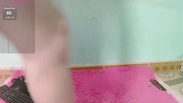 Snapshot of ASIAN_puppy chatting on 10/31/25, 02:52 ASIAN puppy online show from 10/31/25, 02:52