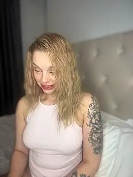 Snapshot of LilyFlamee chatting on 11/12/25, 12:31 LilyFlamee online show from 11/12/25, 12:31