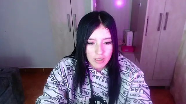 Velvet 28 online show from 11/16/25, 02:16