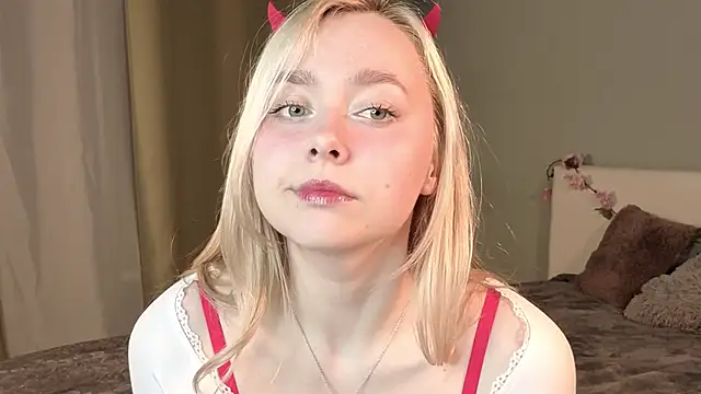 Snapshot of AccaCroyle chatting on 10/06/25, 08:20 AccaCroyle online show from 10/06/25, 08:20