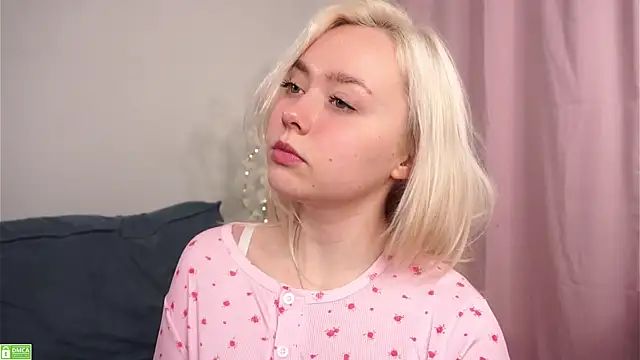 Snapshot of AccaCroyle chatting on 11/17/25, 09:19 AccaCroyle online show from 11/17/25, 09:19