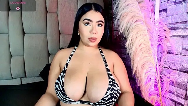Snapshot of Samy_Grey01 chatting on 06/19/26, 07:41 Samy Grey01 online show from 06/19/26, 07:41