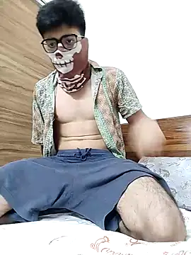 Snapshot of mrmasseur06 chatting on 05/13/26, 06:04 mrmasseur06 online show from 05/13/26, 06:04