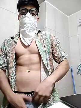 Snapshot of mrmasseur06 chatting on 05/31/26, 06:31 mrmasseur06 online show from 05/31/26, 06:31