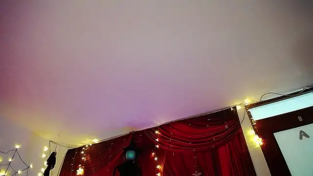 Snapshot of Noha_Lux chatting on 10/08/25, 12:39 Noha Lux online show from 10/08/25, 12:39