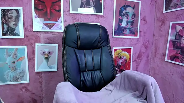 Emma and Issac online show from 09/25/25, 05:30