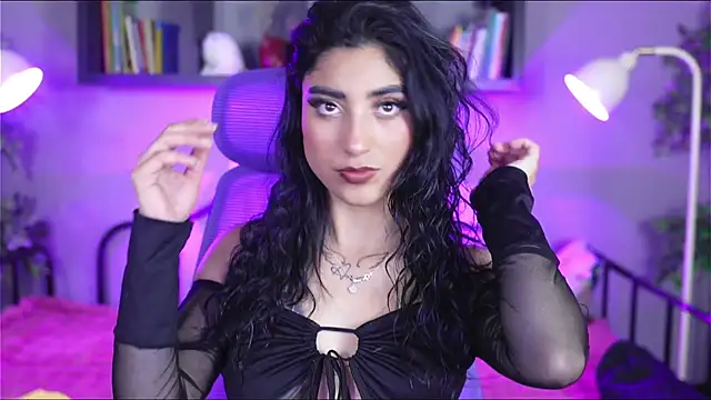 Emma and Issac online show from 10/18/25, 06:26