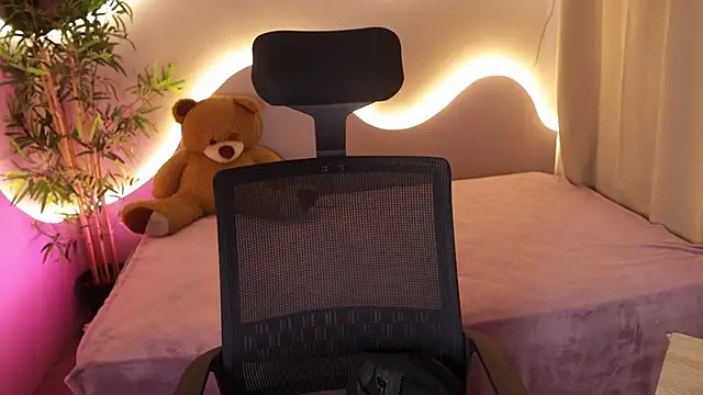 Emma and Issac online show from 04/09/26, 10:16