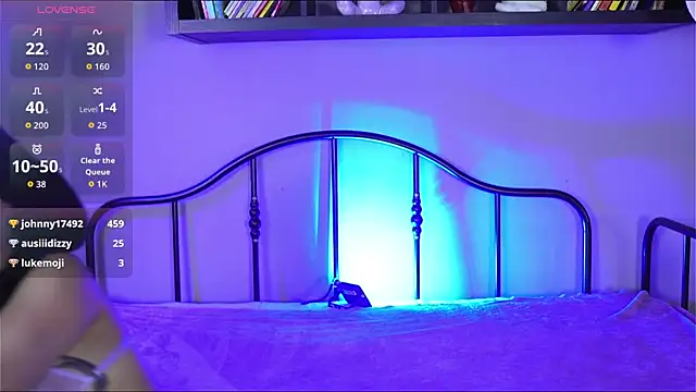 Emma and Issac online show from 10/01/25, 03:55