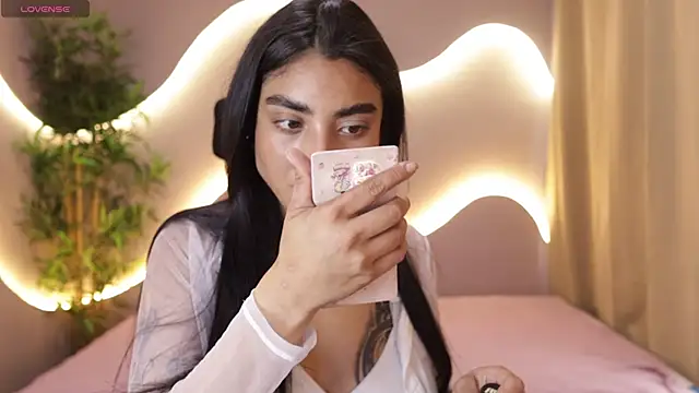 Emma and Issac online show from 03/27/26, 09:05