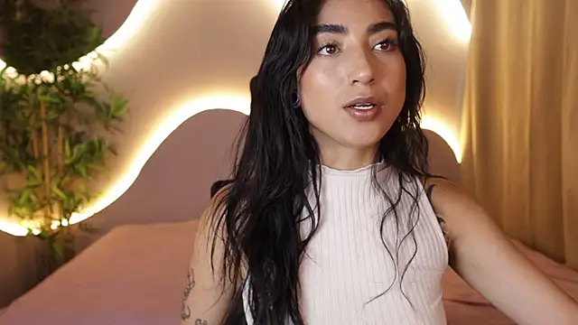 Emma and Issac online show from 03/16/26, 08:22