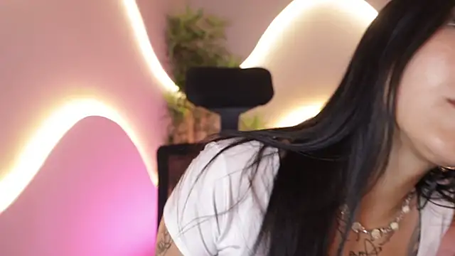 Emma and Issac online show from 04/07/26, 08:43