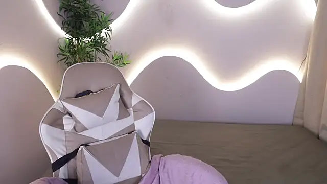 Emma and Issac online show from 11/29/25, 04:23