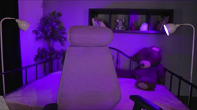 Emma and Issac online show from 03/07/26, 08:36