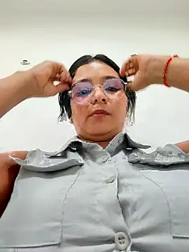 Lily-o online show from 11/27/25, 02:50