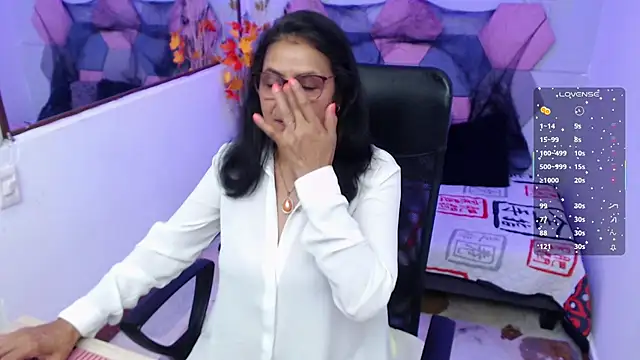 AmandaPeet online show from 10/29/25, 08:41