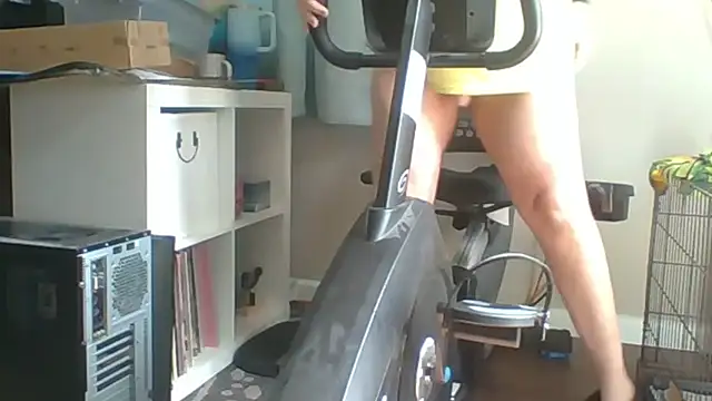 Snapshot of DareGoneWrong chatting on 10/17/25, 08:32 DareGoneWrong online show from 10/17/25, 08:32