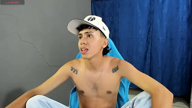 Snapshot of Damien_444 chatting on 11/02/25, 04:50 Damien 444 online show from 11/02/25, 04:50