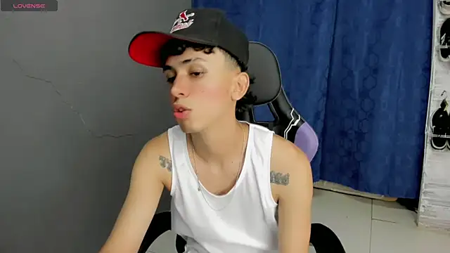 Snapshot of Damien_444 chatting on 10/29/25, 03:49 Damien 444 online show from 10/29/25, 03:49