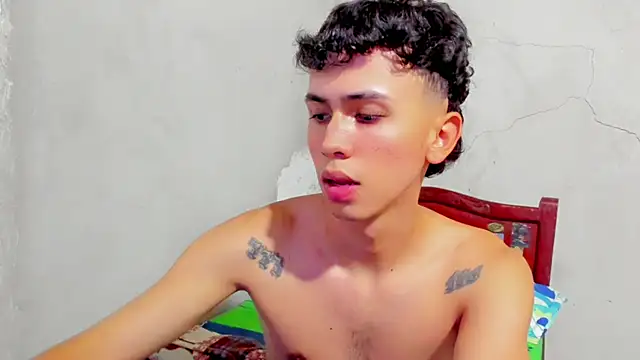 Snapshot of Damien_444 chatting on 10/03/25, 10:33 Damien 444 online show from 10/03/25, 10:33