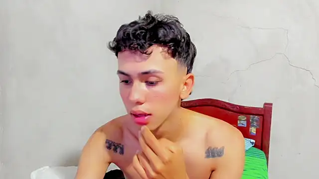 Snapshot of Damien_444 chatting on 10/02/25, 01:03 Damien 444 online show from 10/02/25, 01:03