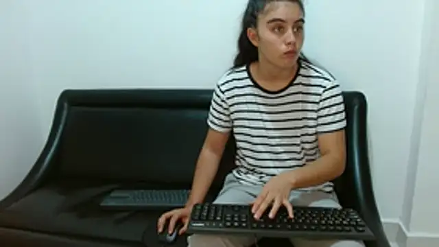 Arieeel 09 online show from 10/17/25, 11:17