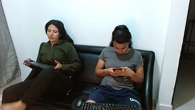 Arieeel 09 online show from 10/21/25, 11:15