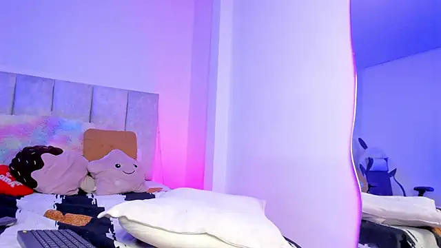 Baby Steff online show from 10/21/25, 03:39